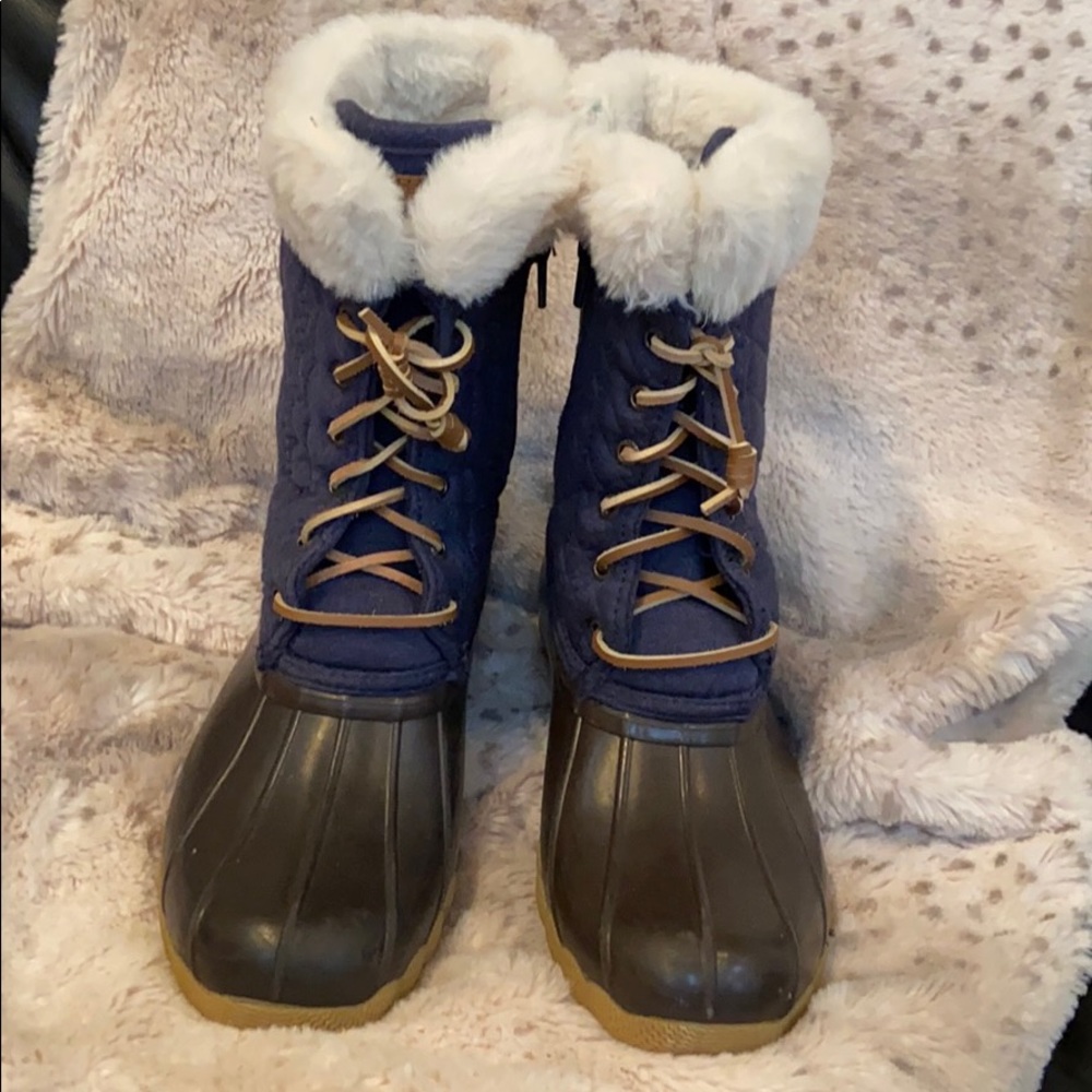SIZE 4 Sperry fur lined boots
